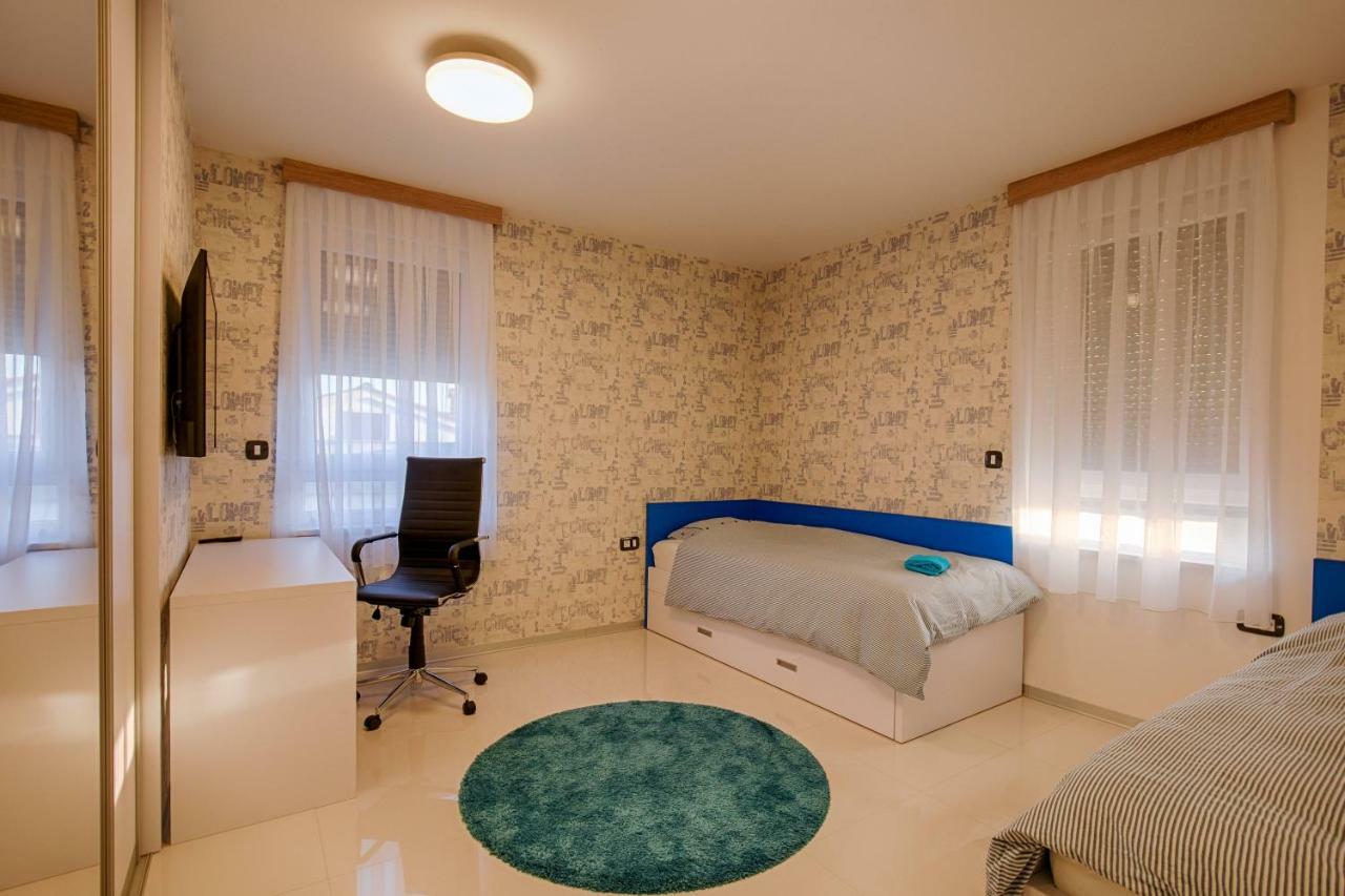 Deluxe New Apartments - Few Steps From The Beach - Luxury Holiday With Style - By Traveler Tourist Agency Krk Крк Экстерьер фото